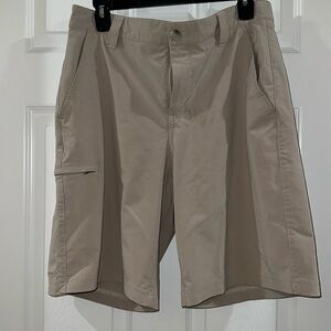 Men’s khaki shorts